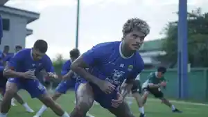 Striker-PERSIB-Ramon-Tanque-melakukan-per.jpg