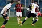 hakan-calhanoglu-saat-serie-a-italia-sampdoria-vs-ac-milan-di-stadion-luigi-ferrari-di-genoa.jpg