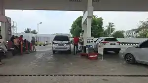 SPBU-Para-pengendara-sedang-mengisi-BBM-di-SPBU-Cot-Gapu-Bireuen.jpg