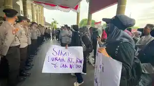 Massa-Demo-di-Kantor-Wali-Kota-Pangkalpinang-ne.jpg