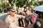 Polresta Palu Pasang Stiker Layanan Darurat 110 di Seluruh Kendaraan Dinas Operasional