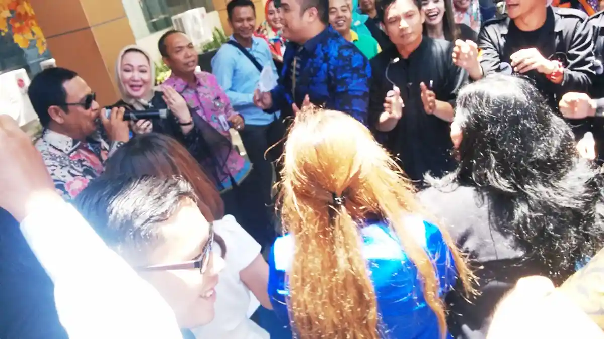 Wuih, Paman Birin Ajak Tamu Undangan Bergoyang