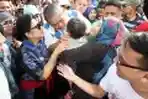 Agus Yudhoyono Didampingi SBY Lakukan Jalan Sehat