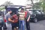 pelaku-pecah-kaca-dapat-hadiah-dari-polisi-kapolsek-dia-berusaha-rebut-senjata-petugas.jpg