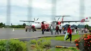 pesawat-di-bandara-tanjung-harapan-bulungan.jpg