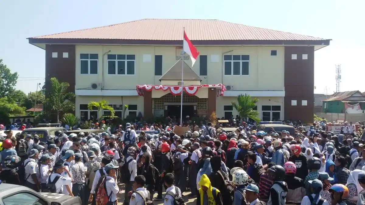 Gurunya Dipukul, Ratusan Siswa SMKN 2 Makassar Datangi Mapolsek Tamalate