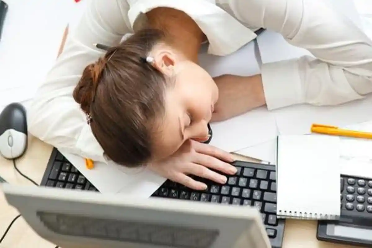 Waspada, Duduk Terlalu Lama di Depan Komputer Tak Baik untuk Kesehatan, Ini Penjelasannya