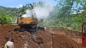 excavator-terbakar.jpg