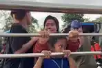 Tangis Keluarga Pecah Tunggu Proses Evakuasi Korban Tenggelam di Tandon Lengkong Wetan Tangsel