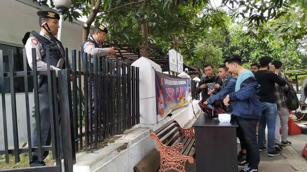 Buntut Bom di Medan, Driver Ojol Dilarang Masuk Mapolresta Bandung, Yang Pesan Makan Diambil di Luar