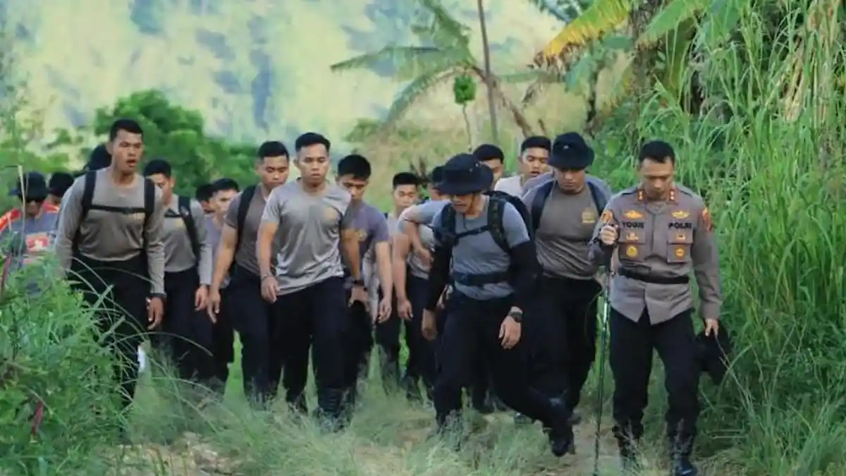 Bawa 30 Bintara Mendaki Pusuk Buhit, Kapolres Samosir AKBP Yogie: Kiranya Bumi Samosir Terima Kita