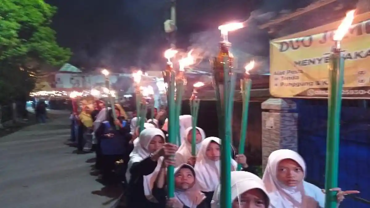 Semarak Pawai Obor Sambut Ramadhan di Palembang - Sripoku.com