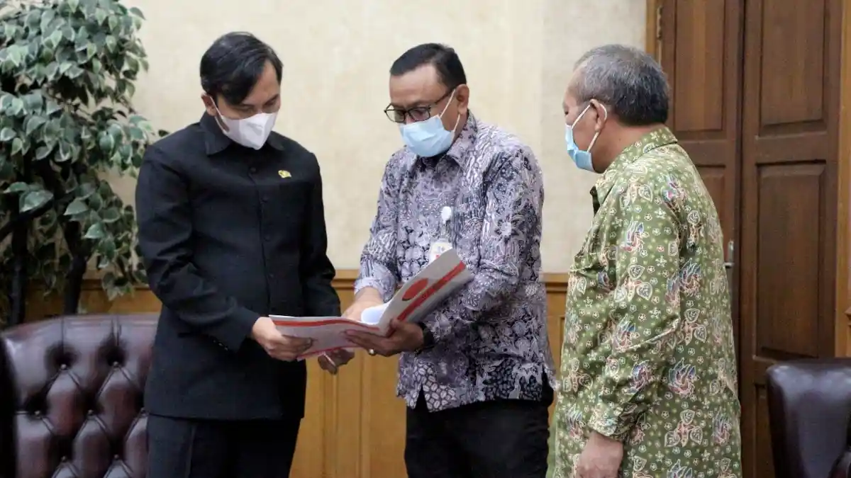Terima Kunjungan Panitia KKN Kebangsaan 2021, Ini Harapan Ketua DPRD Provinsi Jambi ke Mahasiswa