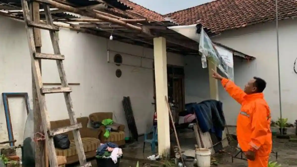 Angin Puting Beliung Sapu Kedungwaru Tulungagung, 15 Rumah Warga Rusak