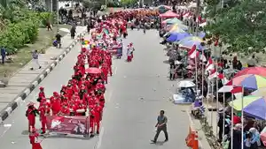 20230819_Warga-Kukar-Tumpah-ke-Jalan.jpg
