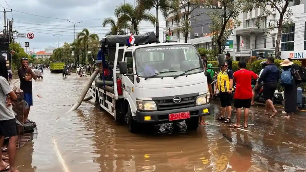 Cerita Yuda Hadapi Banjir Bali: Pagar Roboh, Mobil Rusak, dan Evakuasi Bayi Lewat Tembok