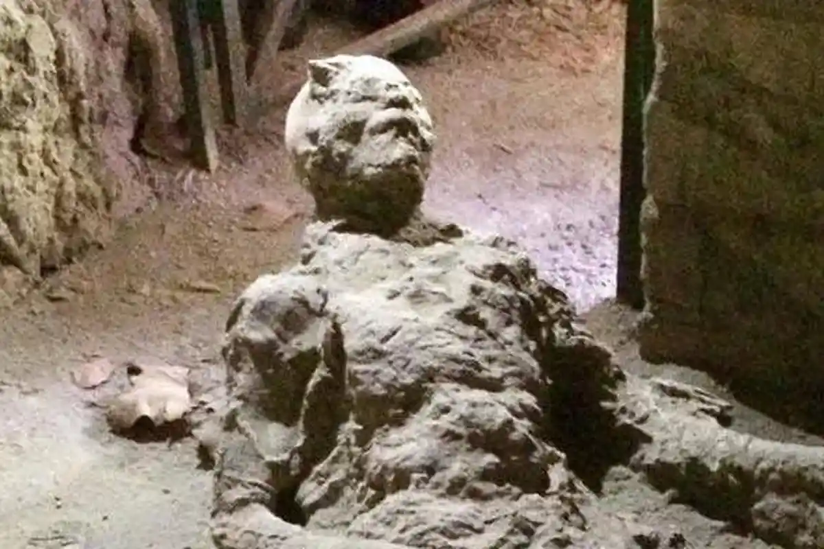 Viral! Foto Pria Korban Gunung Meletus Ini Diduga Sedang Melakuan Hal yang Tidak Senonoh