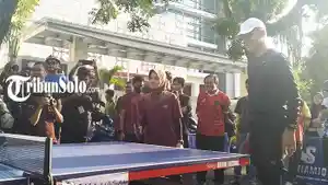 Capres-nomor-urut-3-Ganjar-Pranowo-tenis.jpg