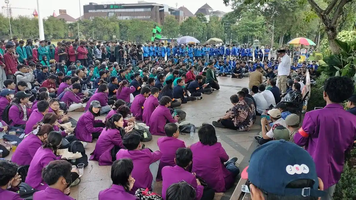BEM Undip Walk Out dari Forum Dialog DPRD, Kecewa Pembebasan 7 Mahasiswa Tak Digubris