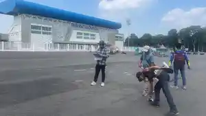 Dinas-Bina-Marga-mengecek-sirkuit-yang-ada-di-luar-Stadion-Kanjuruhan.jpg