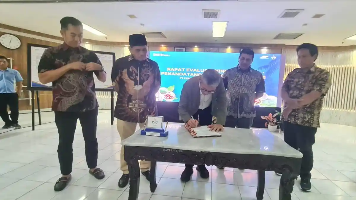 Target Produksi 71 Ribu Ton, PTPN I Reg 7 Tambah Beli Karet Rakyat - PASANG-TARGET-Memanfaatkan567.jpg