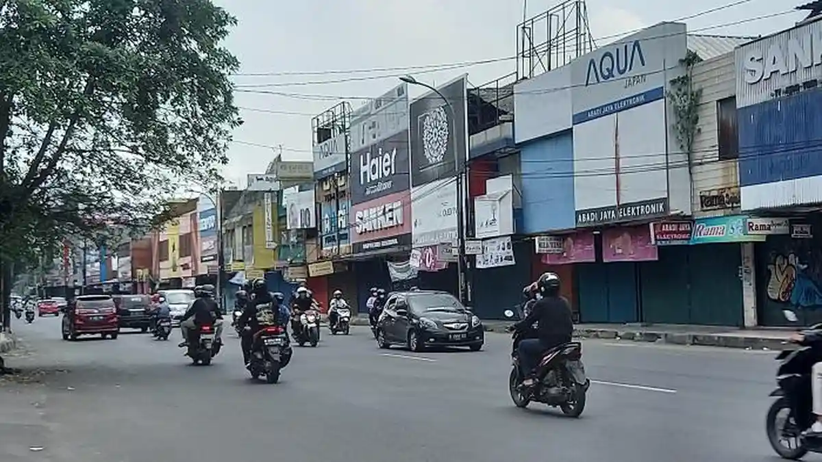 Hari Lebaran Pertokoan di Kota Bekasi Tutup Tapi Jalan Arah Jakarta Macet