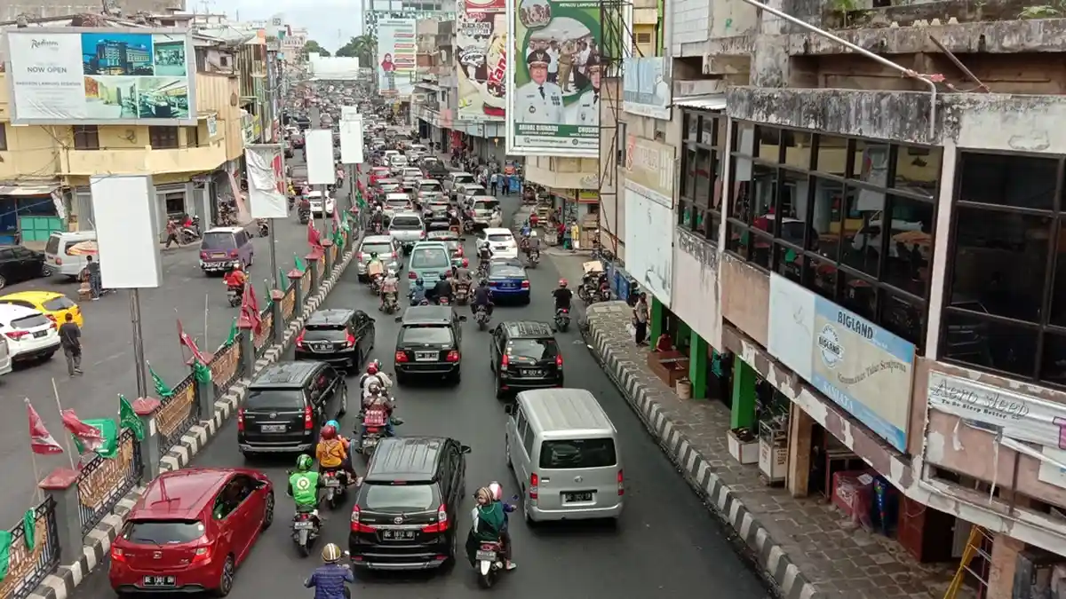 Masih Pandemi Covid-19, Jalan Protokol di Bandar Lampung Padat Kendaraan H-5 Lebaran 2020