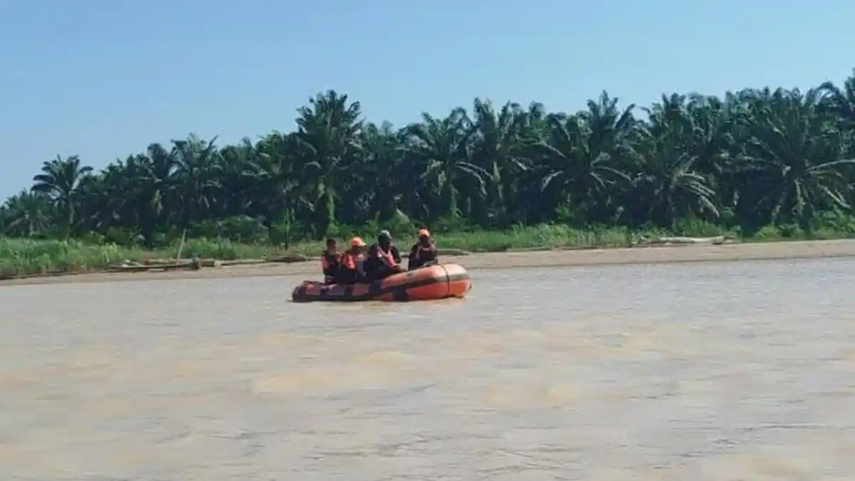 Hari Keempat, Tim Gabungan Perluas Penyisiran Balita yang Hanyut di Sungai Tamiang - Serambinews.com