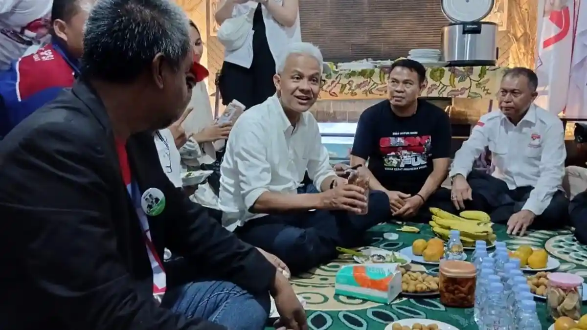Saat Kampanye di Brebes Ganjar Pranowo Kenalkan Caleg PAN Cirebon dan Ketua Relawan