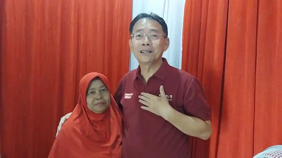 Bahagianya Istri Sopir Angkot Usai Dibantu Petrus Tjandra Terima BPJS-TK