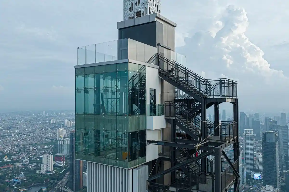 Wisata Perkotaan, UP at Thamrin Nine Tawarkan Sensasi Menggantung dari Ketinggian Kota Jakarta