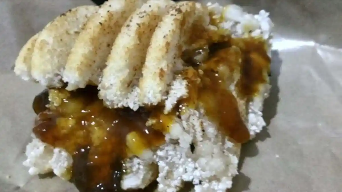 Kue Rangi Tetap Eksis dengan Aroma Asap dari Arang