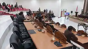 rapat-Paripurna-LKPJ-di-ruang-rapat-pariGJGHJGJGH.jpg