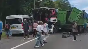 Update-Kecelakaan-di-Tol-Cipularang-Truk-Batu-Baru-Mundur-Tabrak-Bus-Primajasa-2.jpg