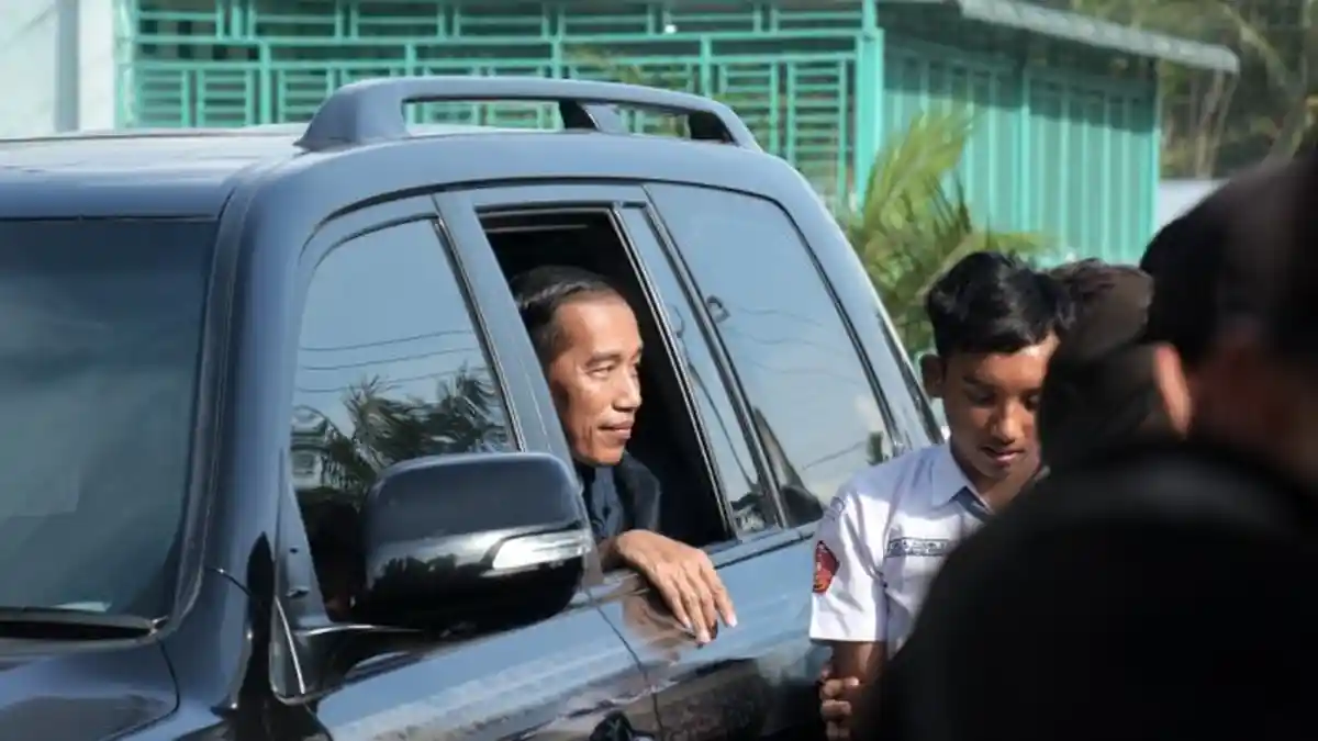 Viral Mobil Jokowi Terjang Banjir di Kalsel, Ternyata Kendaraan yang Digunakan Bukan Sembarangan