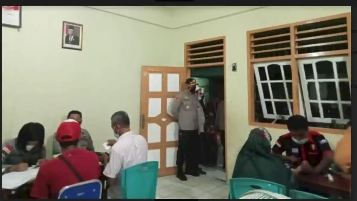 Tinjau langsung Vaksinasi, Kapolres Sikka Beri Imbauan Kepada Warga
