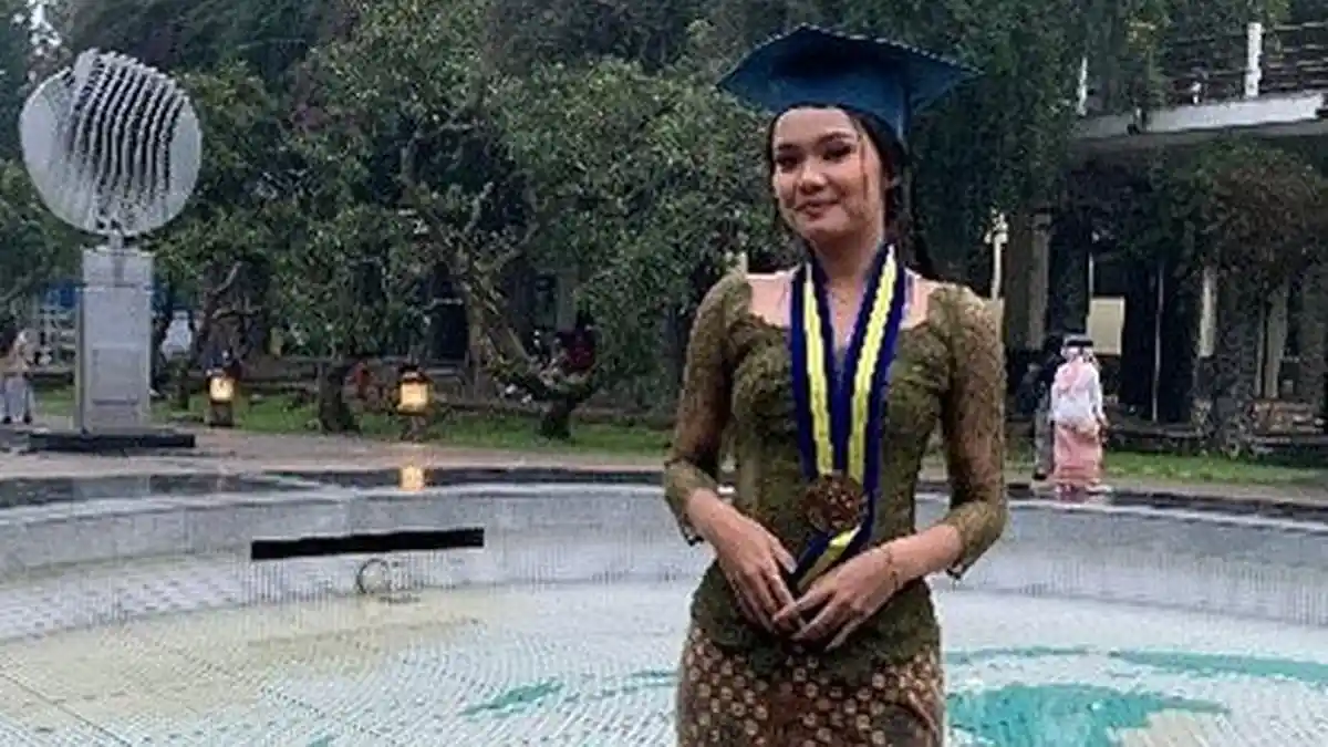 Sosok Aletha Shahisa Lulusan ITB dengan IPK Tertinggi, Akrab Disapa Ale Pernah Jadi Wamen di KM ITB