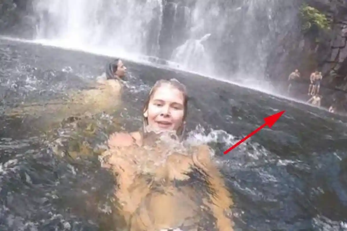 Berenang di Air Terjun dan Asyik Selfie, Tak Sengaja Wanita Ini Rekam Momen 'Horor'
