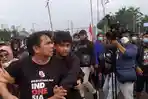 Detik-detik-saat-Ade-Armando-dikeroyok-massa-perusuh.jpg