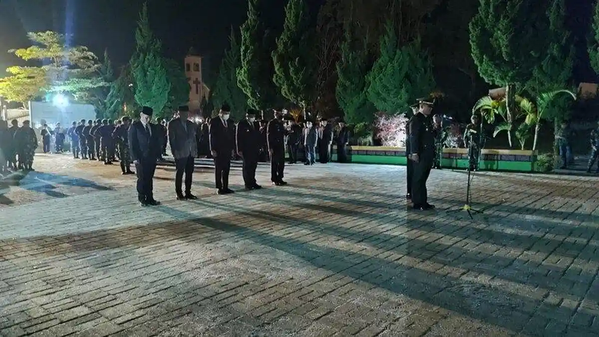 Malam Renungan Suci di Makam Pahlawan, Bupati Dairi Sampaikan Pesan Ini Kepada Generasi Muda