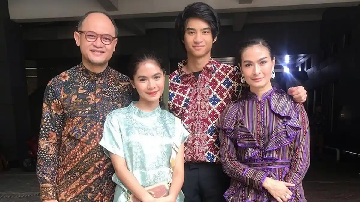 18 Tahun Menikah & Tetap Harmonis, Iis Dahlia Bongkar Rahasianya Tetap Hot di Ranjang