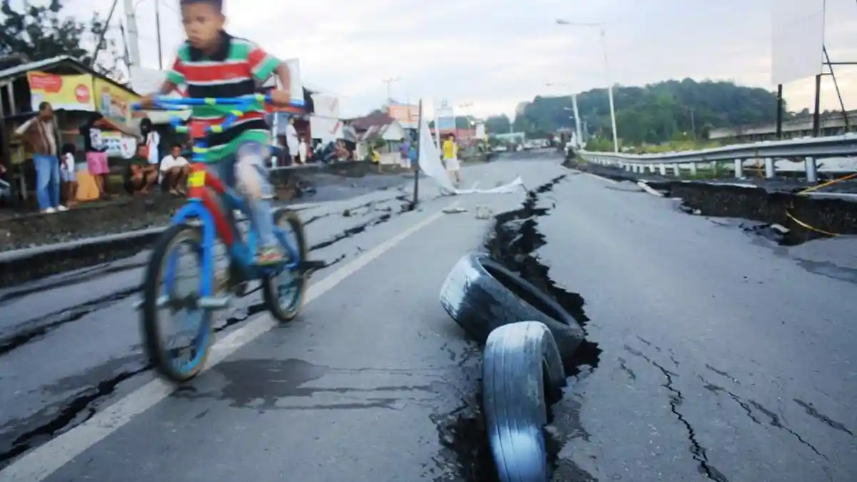 Baru Diresmikan Tahun 2015, Tiang Jembatan Ini sudah Retak Parah
