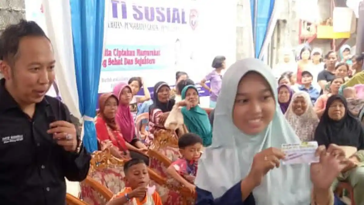 Warga Ikuti Pemeriksaan Gratis yang Digelar Baja Perindo