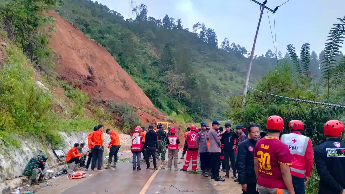 20 Warga Diduga Tertimbun Longsor di Bastem Luwu, Bidan Puskesmas dan Guru Ditemukan Meninggal