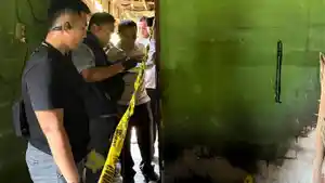 Polisi-saat-mengevakuasi-Kakek-Rasmin-70-yang-ditemukan-meninggal-dunia-terbakar.jpg
