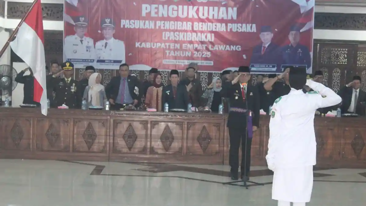 Bupati Empat Lawang Kukuhkan Pasukan Pengibar Bendera Pusaka Tingkat Kabupaten