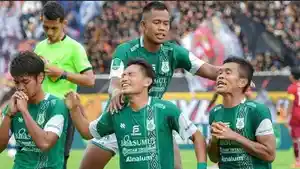 Para-pemain-PSMS-saat-mencetak-gol-ke-gawang-Sriwijaya-FC-pada-laga-sebelumnya.jpg