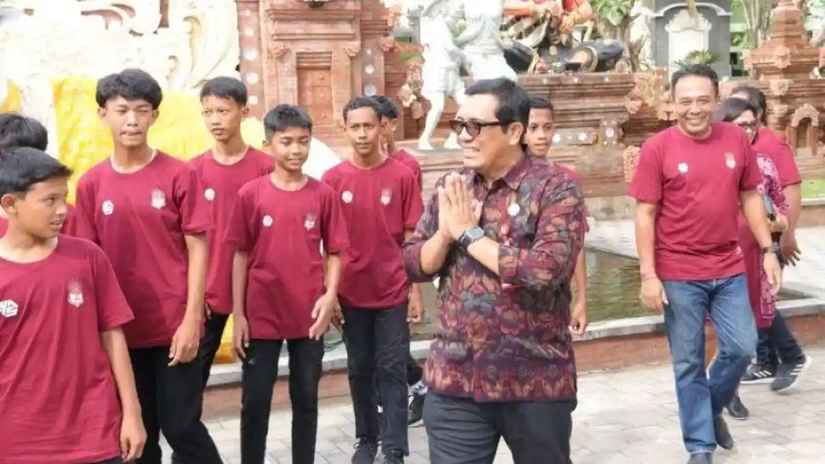 Bupati Tabanan Lepas Tim Kabupaten Tabanan U-13 Ke Putaran Final Piala Soeratin U-13 2024