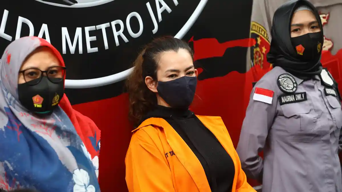 Berbaju Tahanan, Reza Artamevia Minta Maaf: 'Kepada Anak-anak Saya Aaliyah & Zahwa'