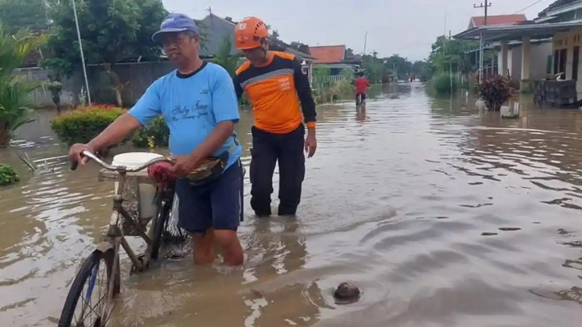 Banjir Merendam Ratusan Rumah di Lumajang, Akses Jalan Tertutup Total